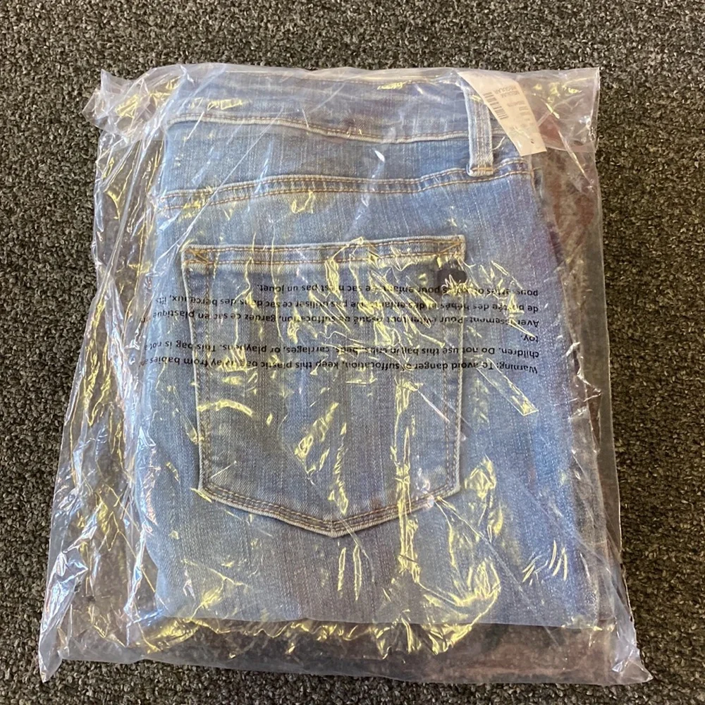 m jeans by maurices Mid Rise Jegging | Size Medium, Regular - Picture 2 of 5